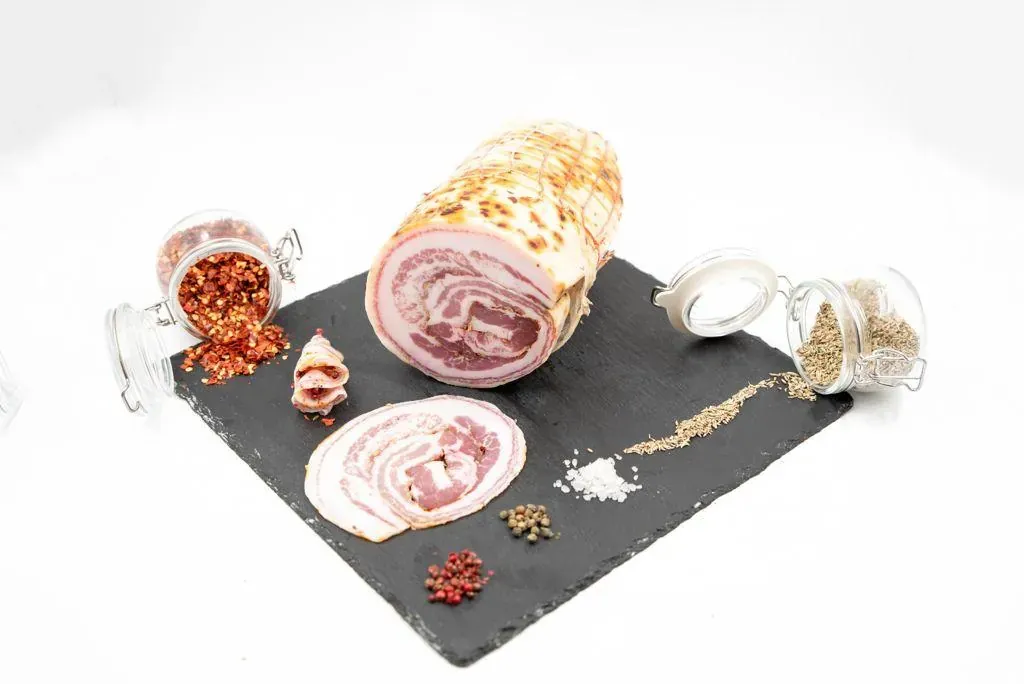 Pancetta di maiale stagionata